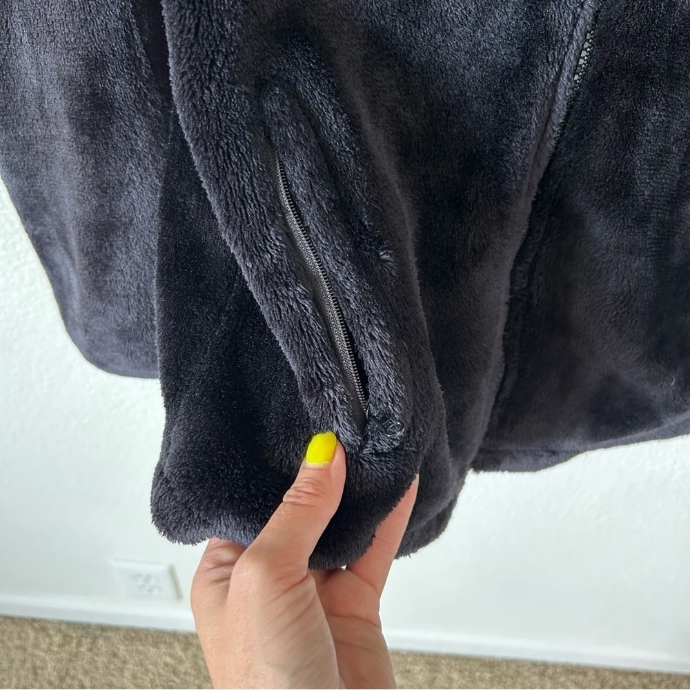 Fila Plush, Fuzzy, Cozy, Fluffy, Comfy, Black Zip-Up Jacket, Coat - Picture 4 of 8